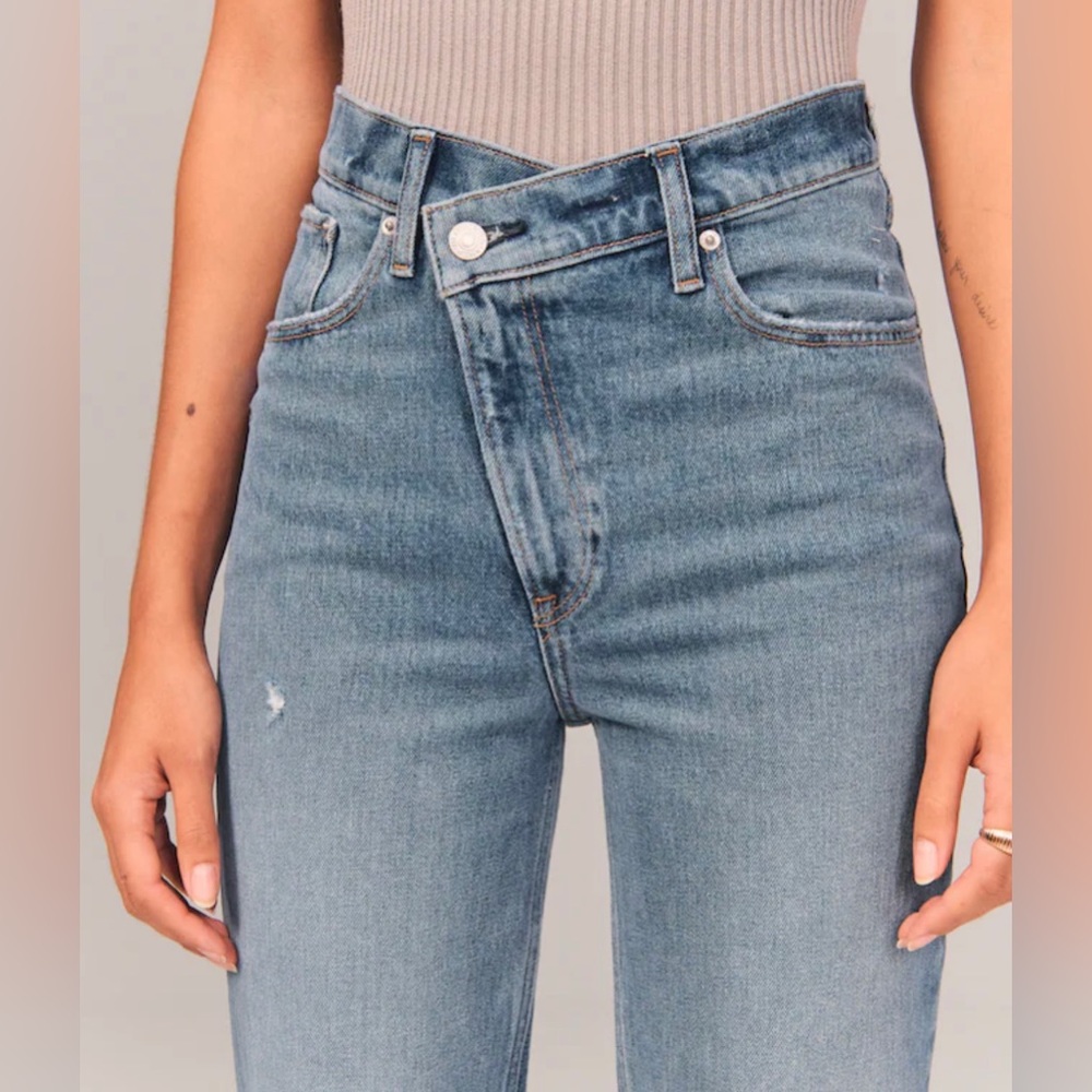 ABERCROMBIE & FITCH THE 90’S STRAIGHT ULTRA HI RISE CRISSCROSS WAIST JEANS 28/6